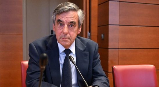 Francois Fillon assumes his links with Russia and denies any