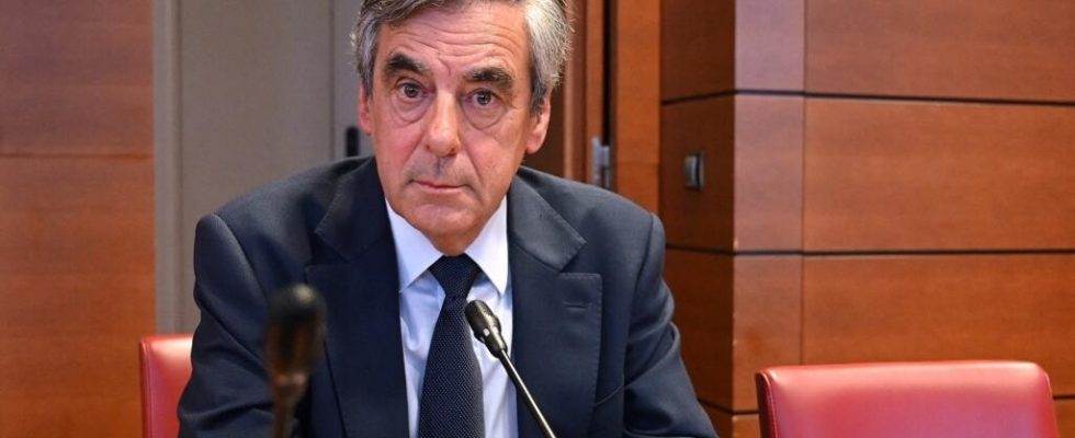 Francois Fillon assumes his links with Russia and denies any