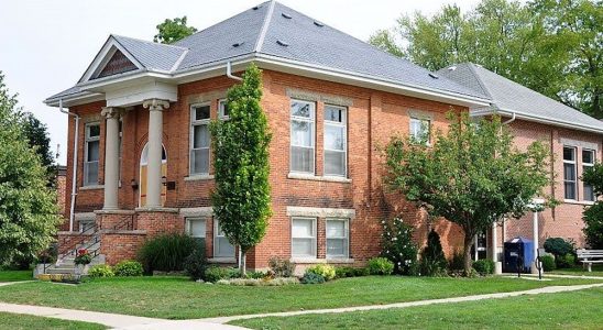 Gilberts Carnegie Library still exists in Dresden but not Chatham