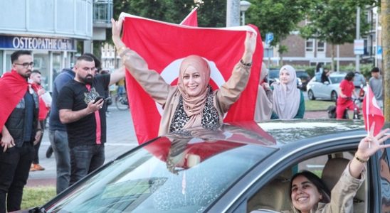 Honk and wave that flag Turks in Utrecht and Amersfoort