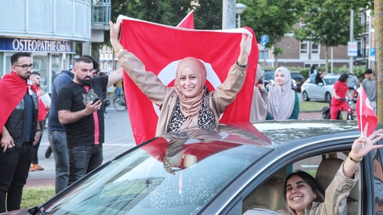 Honk and wave that flag Turks in Utrecht and Amersfoort