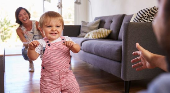 How to help baby take his first steps