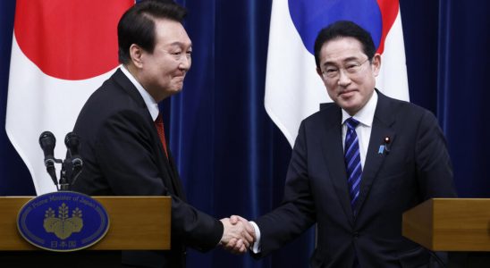 Japanese PM visits S Korea to strengthen ties