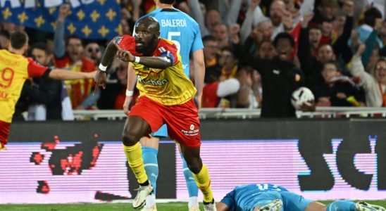 Lens overtakes OM and recovers the place of runner up in