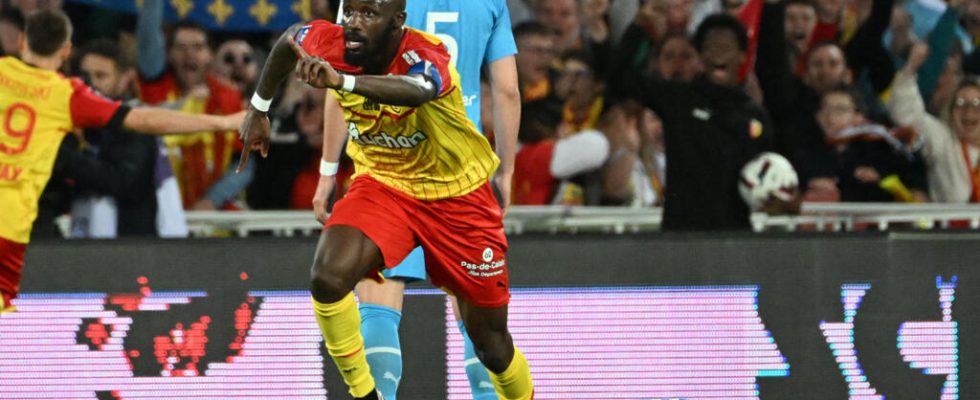 Lens overtakes OM and recovers the place of runner up in