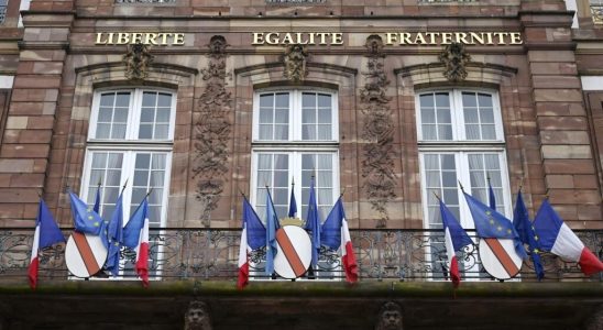 MEPs consider a text on the European flag