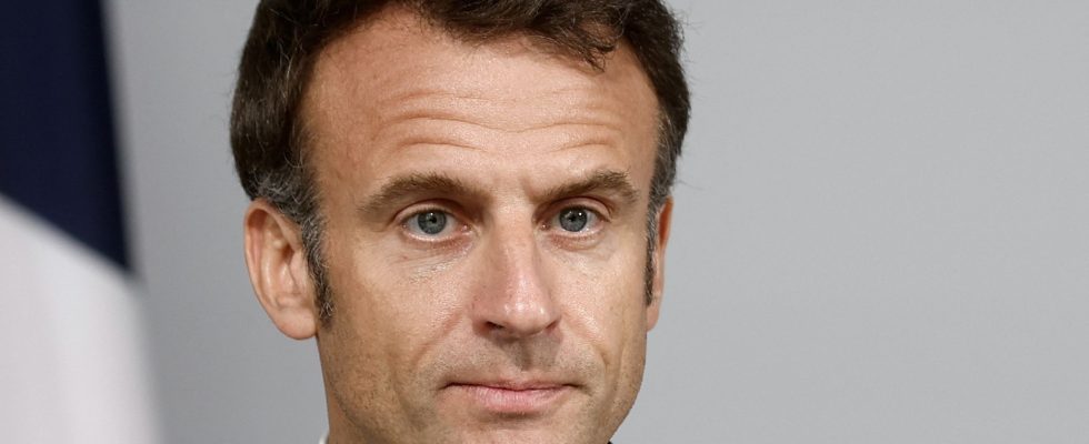 Macron and the hundred days eclipsed ministers resigned ministers idle