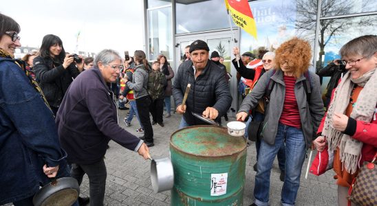 Macron targeted the bad noise of pans