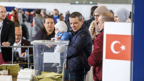 Major interests in Turkish neck and neck race Dutch votes more important