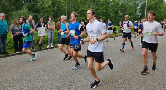 More than 10000 participants during atmospheric Utrecht marathon This one