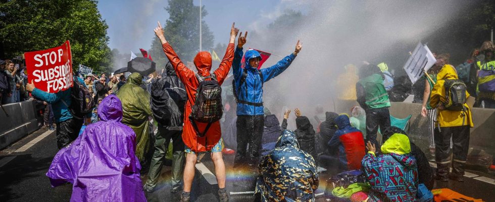 More than 1500 arrested at climate protest