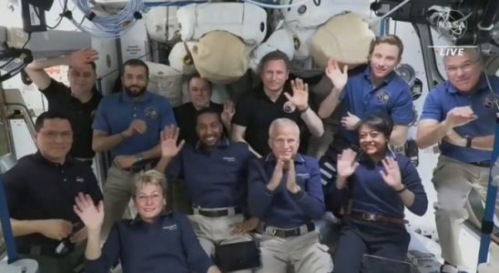 New space record set with crew in Earth orbit