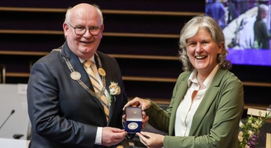 Nieuwegein mayor appointed honorary citizen Backhuijs always put residents first