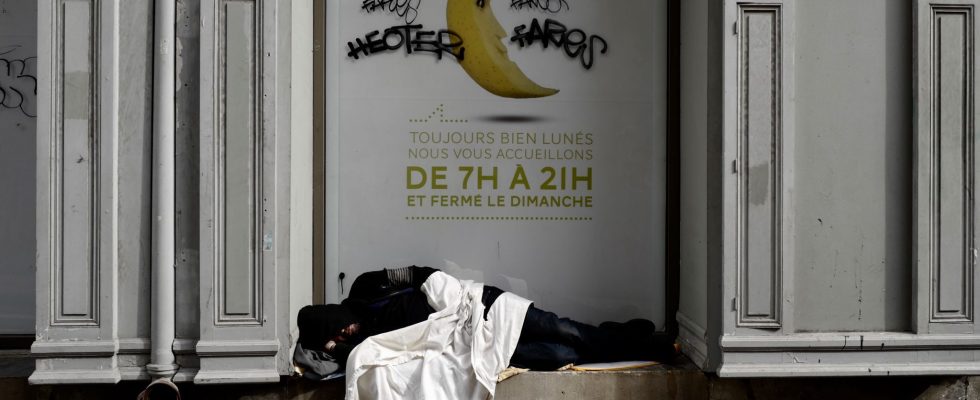 Olympic Games 2024 the transfer of homeless people from Paris