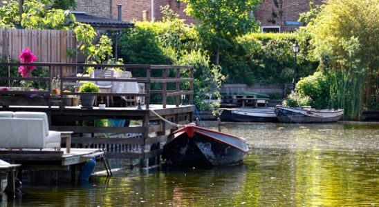 Oudegracht one way traffic and paying for a boat in the