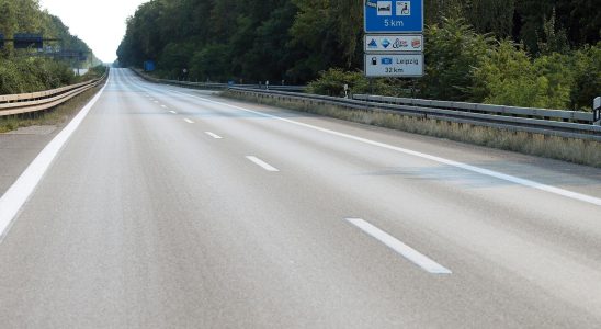 Over 50 injured in bus accident on Autobahn