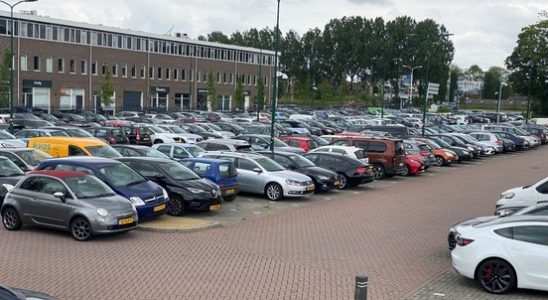 Paid parking at PR Breukelen to keep out holidaymakers commuters