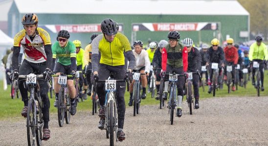 Paris to Ancaster bike race draws 3200 riders despite cool