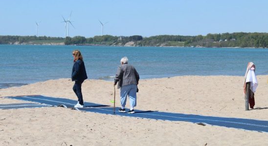 Private beach in Port Dover remains closed as talks between