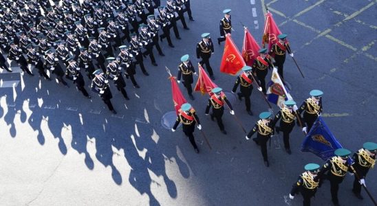 Russia rehearsals for the May 9 parade under close surveillance