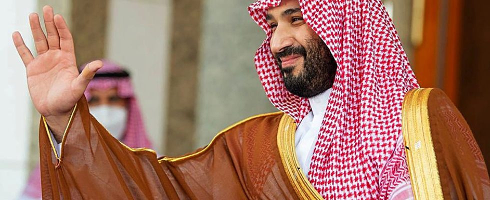 Saudi Arabia invites gay tourists… while continuing to severely punish