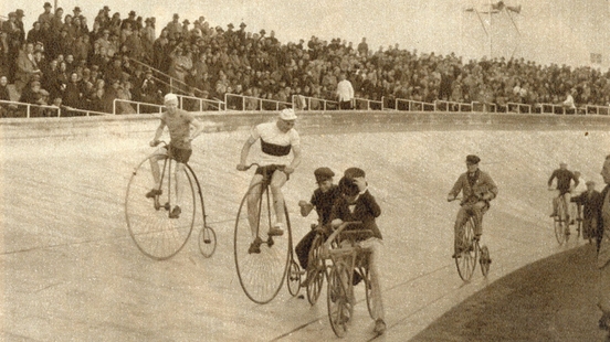 Special images of opening Galgenwaard Utrecht turned out for unicycles