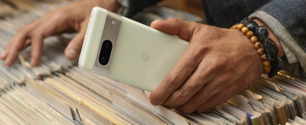 The Google Pixel 7 sees its price drop on this