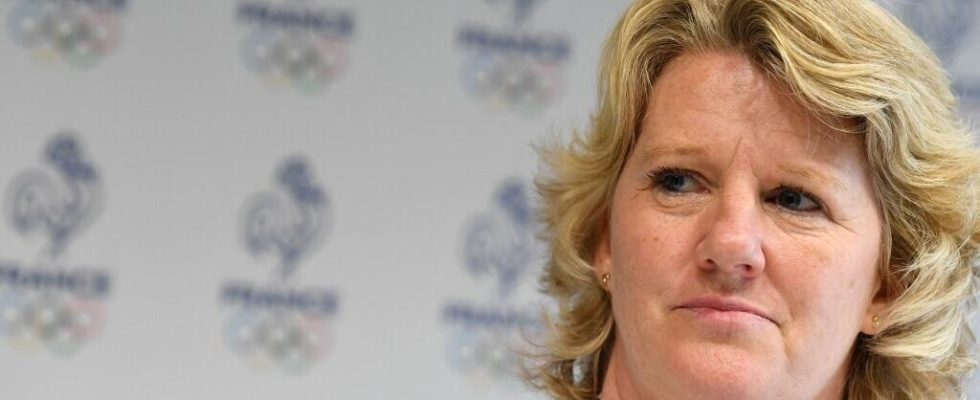 The president of the French Olympic Committee resigns at 14