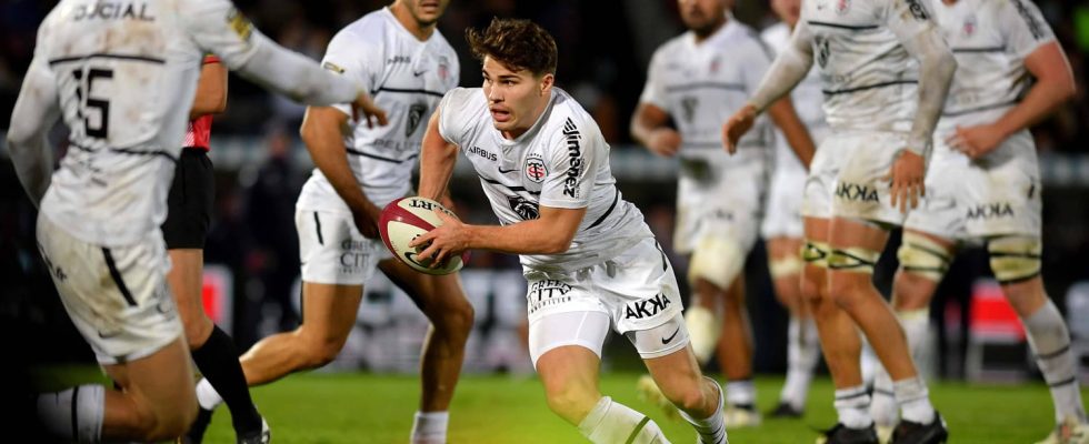 Toulouse Bordeaux Begles carried by Dupont the Stadium joins the