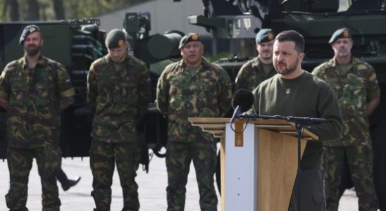 Ukrainian President Zelensky visits Soesterberg military base