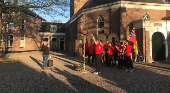 Walking from Wageningen to Schoonrewoerd with liberation fire It symbolizes