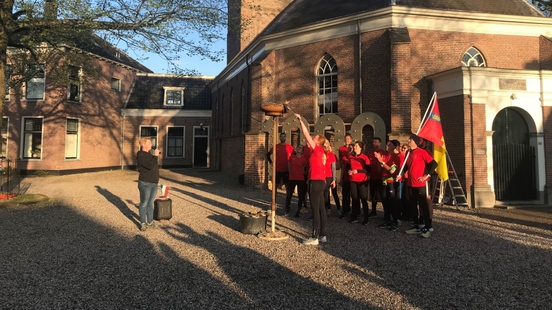 Walking from Wageningen to Schoonrewoerd with liberation fire It symbolizes