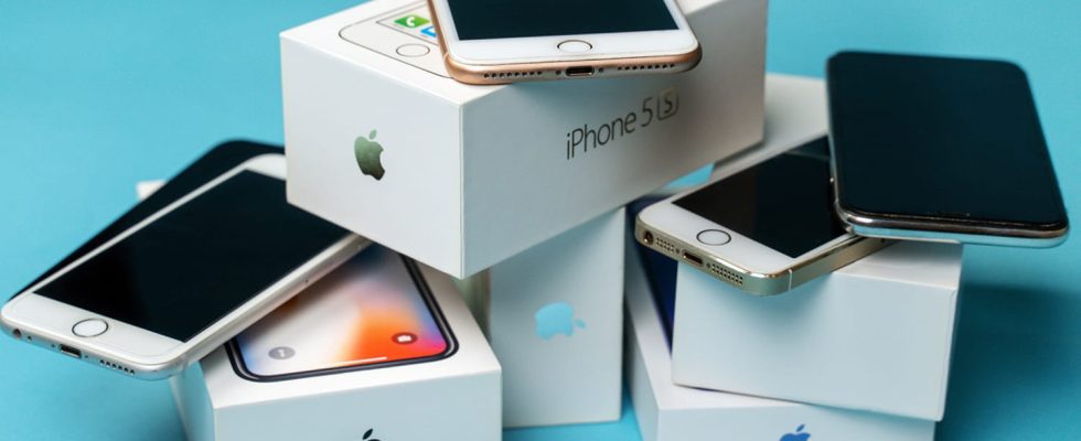 Why is Apple accused of planned obsolescence in France