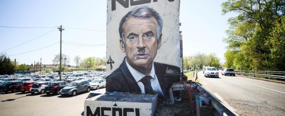 investigation opened after the placarding of posters grimacing Macron as