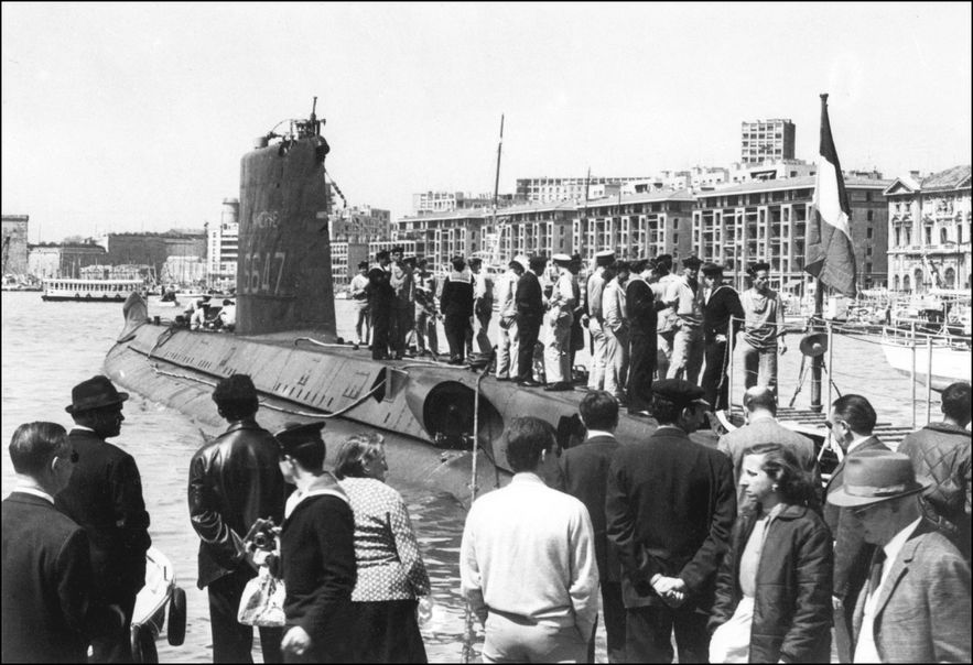 The submarine La Minerve, whose wreck has just been found, docked in the old port of Marseille, in the mid-1960s