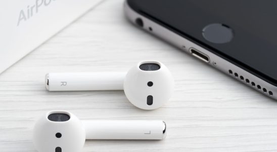 Amazon slashes the price of AirPods 2 headphones