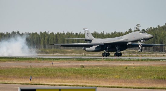 American bombers on historic visit to Sweden