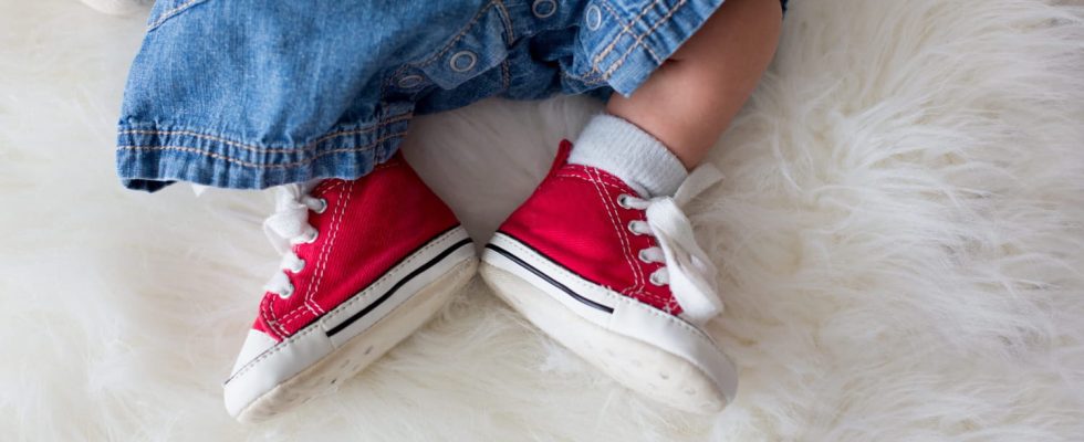 At what age should you buy babys first shoes