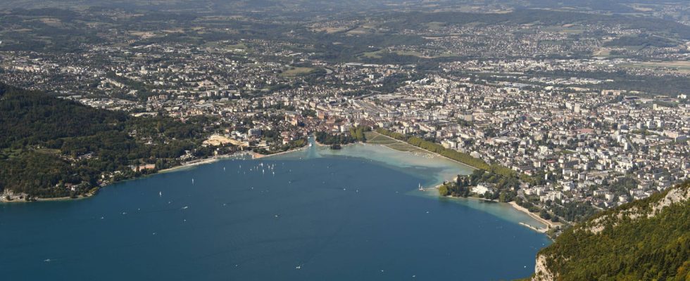 Attack in Annecy eight children injured with a knife what