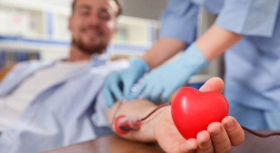 Blood donation collections organized in prestigious places in France