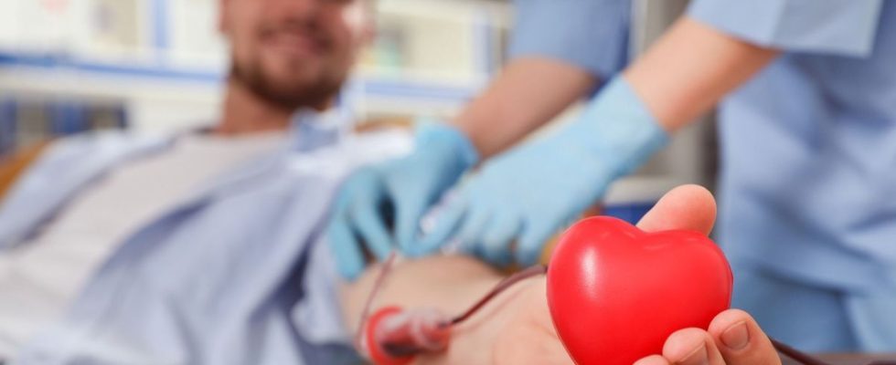 Blood donation collections organized in prestigious places in France