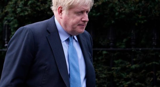 Boris Johnson is escorted from Parliament