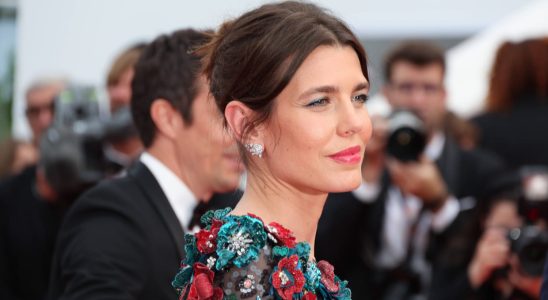 Charlotte Casiraghi dares a flamboyant manicure that will pimp our