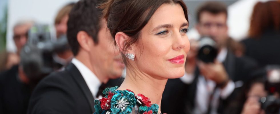 Charlotte Casiraghi dares a flamboyant manicure that will pimp our