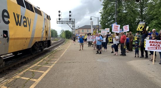 Commuters say they need early train to return to service