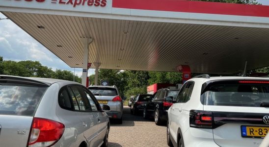 Crowds at gas stations due to impending increase in excise