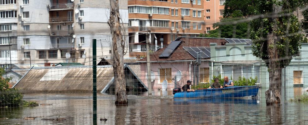 Dam destroyed in Ukraine bombings affect evacuations of civilians