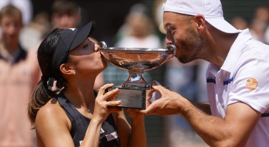 Disqualified in doubles Miyu Kato wins the mixed doubles at