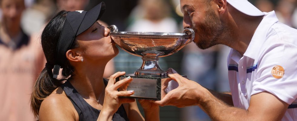 Disqualified in doubles Miyu Kato wins the mixed doubles at