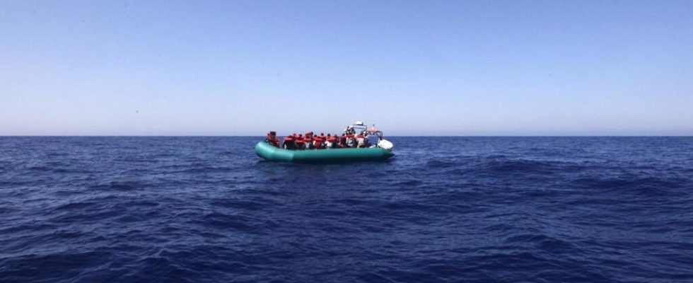 Dozens missing in the sinking of a migrant boat off